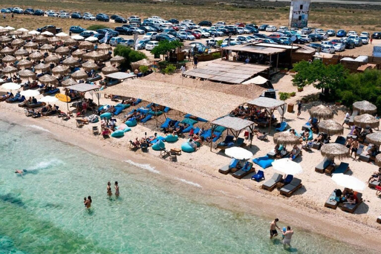 Wet wet beach bar